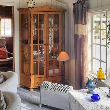 3 Bedroom Beautiful In Casa de Férias Romskog