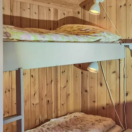 3 Bedroom Beautiful In Casa de Férias *