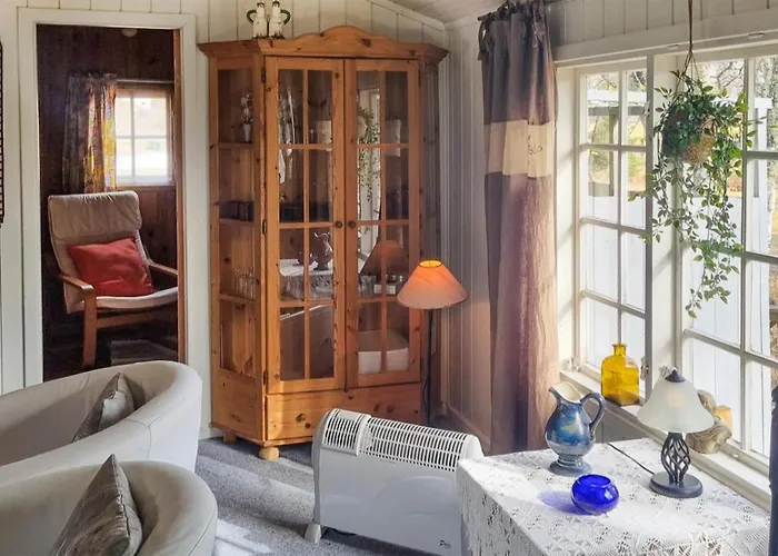 3 Bedroom Beautiful In Дом отдыха Romskog